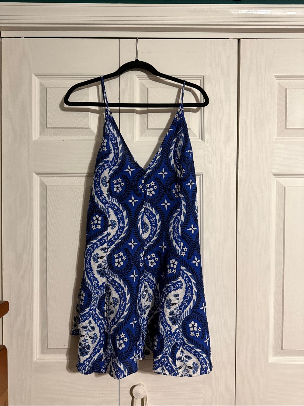 H&M Blue and White Paisley V-Neck Mini Dress